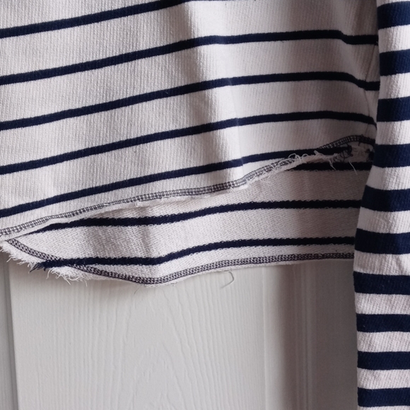 Slightly cropped stripped scoop neck sweater sz L - Picture 3 of 6